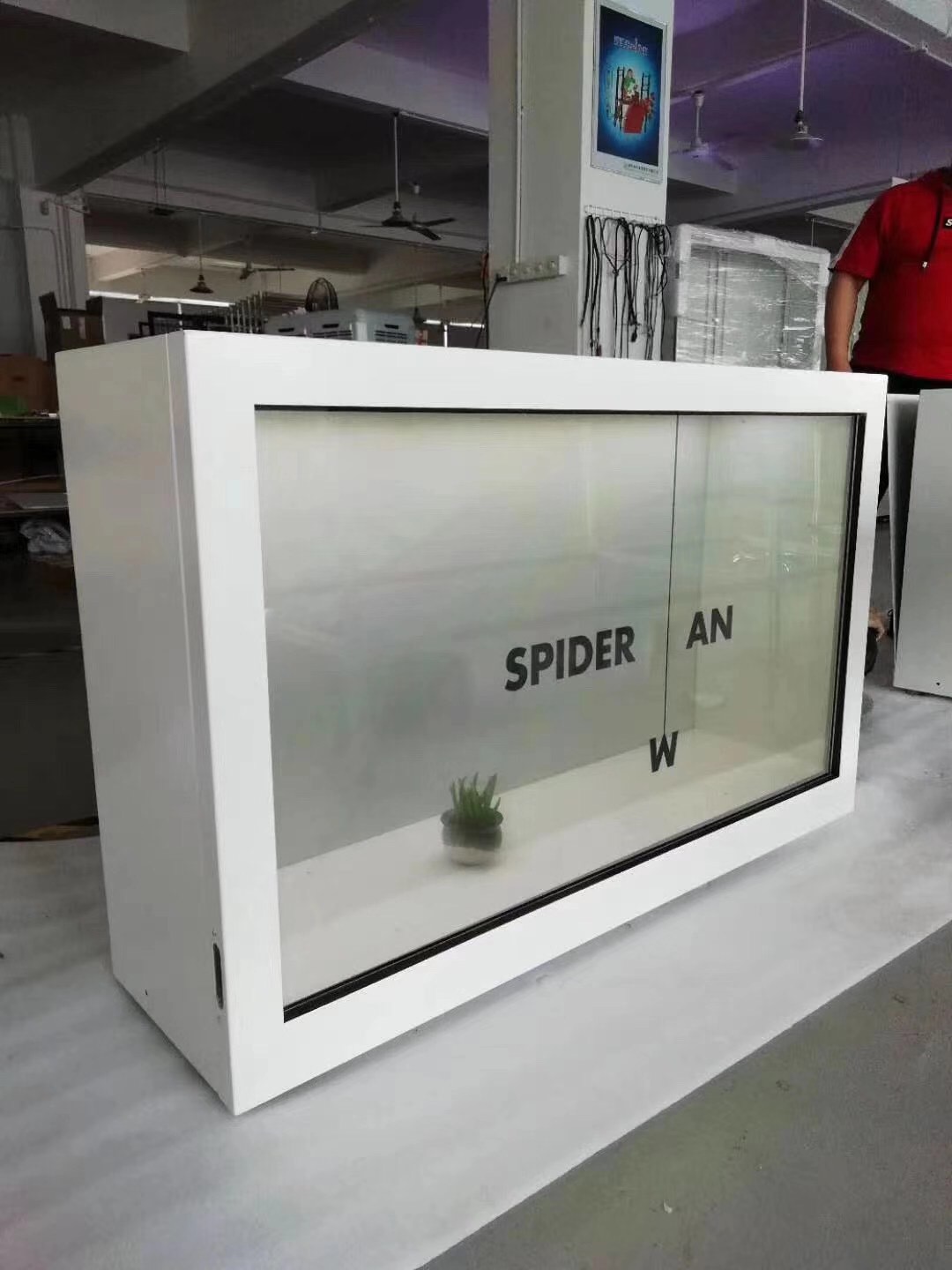 上海橱窗透明屏展示柜规格