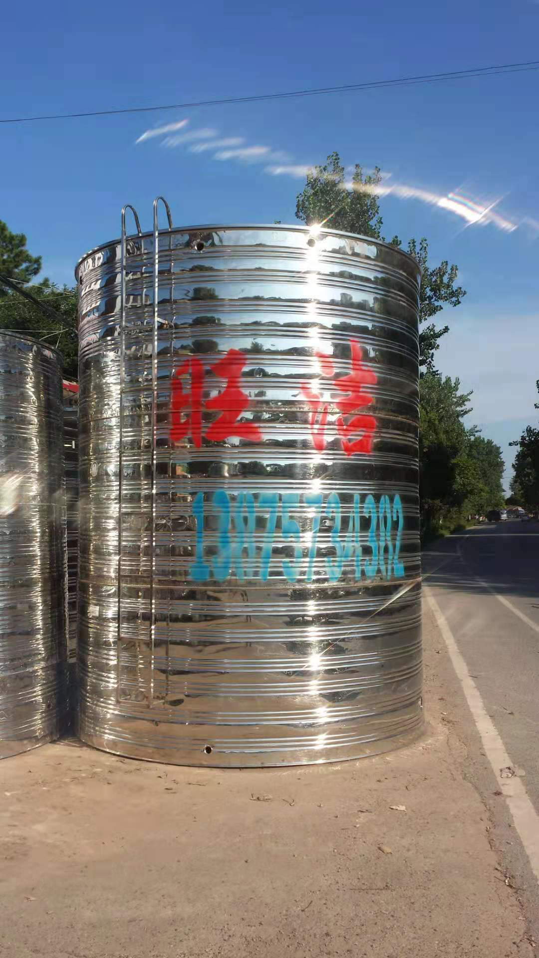 益阳圆柱形不锈钢保温水塔厂,储水圆柱形保温水塔定制