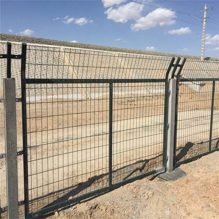 铁路护栏网厂家 铁路防护栅栏 铁路防护隔离栅