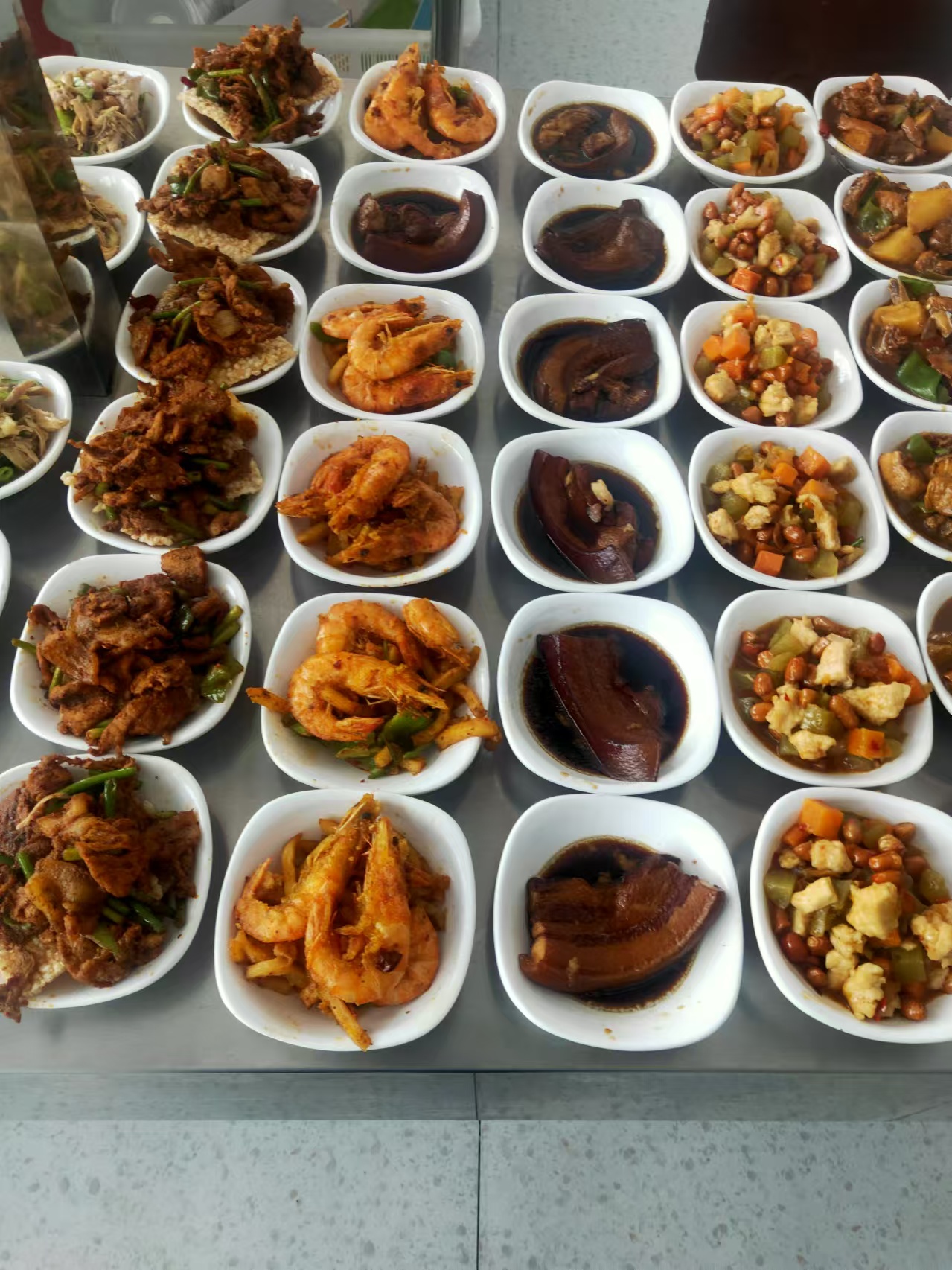 云龙承包200人工厂食堂服务团队