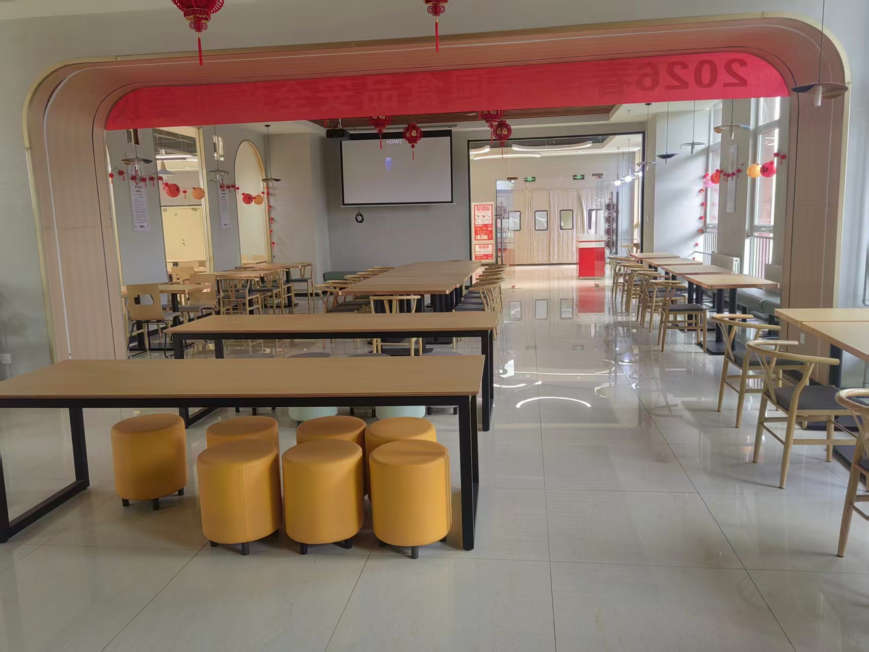 嘉峪关外包公司食堂多少钱